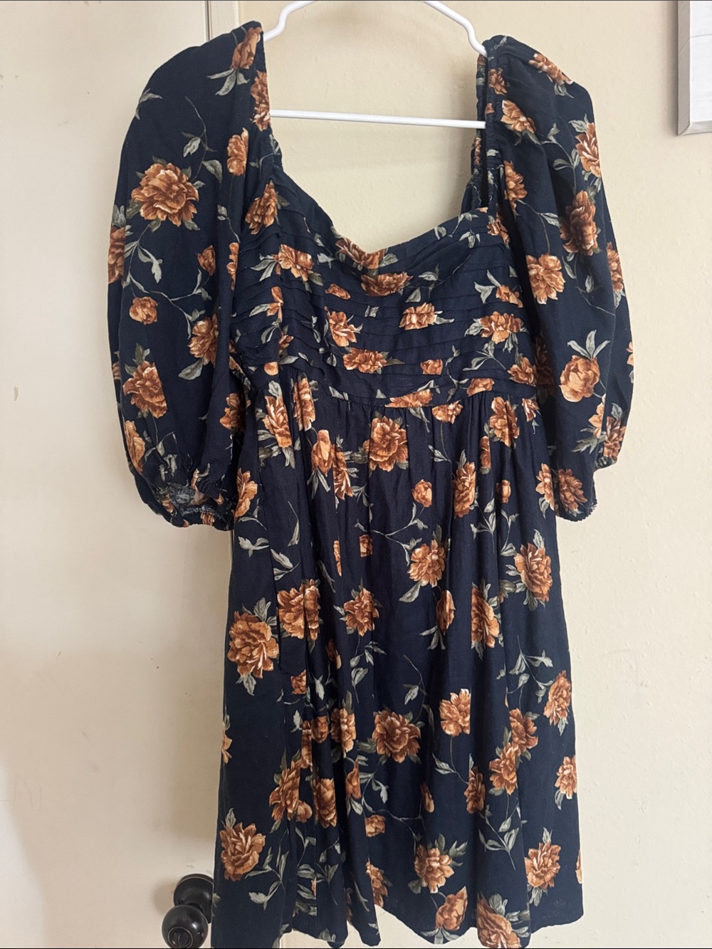 Abercrombie & Fitch
Floral Sleeve Mini Dress in Navy and Burnt Orange